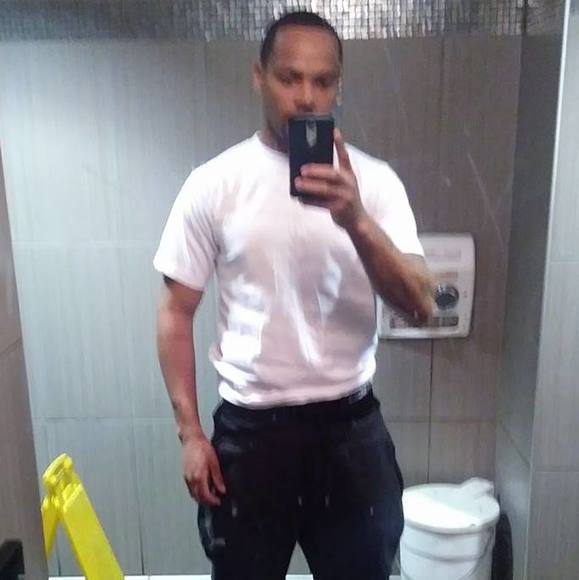 Profile Picture of Nathaniel Browder (@nateanew) on Poshmark