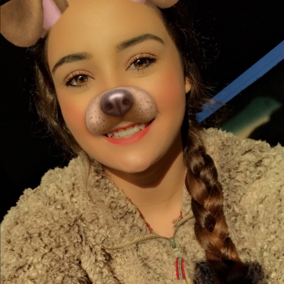 Profile Picture of Savannah Poppell (@savannahpoppell) on Poshmark