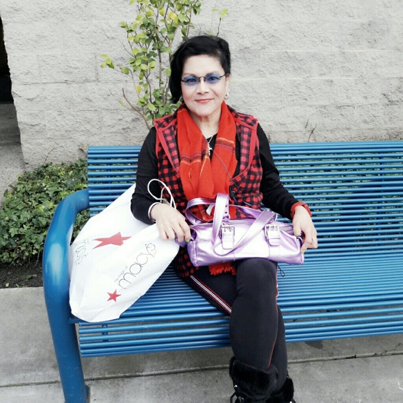 Profile Picture of Rem Manalang (@remindy) on Poshmark