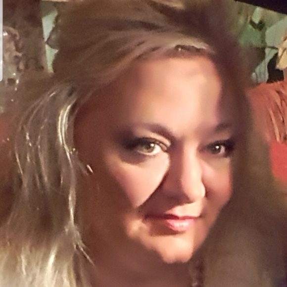 Profile Picture of Tracy Manzi (@tmanzi71) on Poshmark