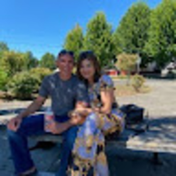 Profile Picture of Gen Mossman (@genmossman) on Poshmark