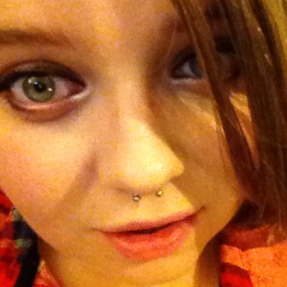 Profile Picture of Amanda Guididas (@amandalikescats) on Poshmark