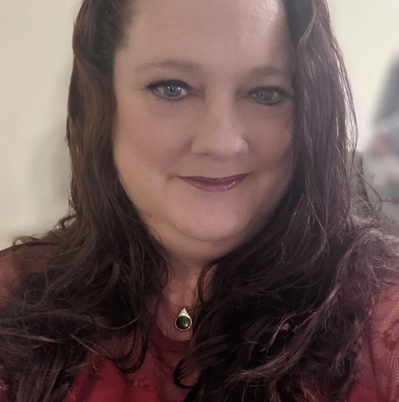 Profile Picture of Patches Earhart (@patchesx2) on Poshmark