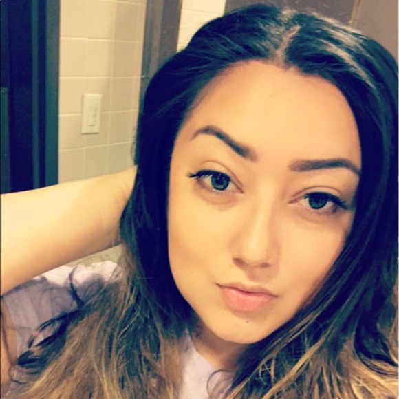 Profile Picture of Evelyn Sabillon (@evelynsabillon) on Poshmark