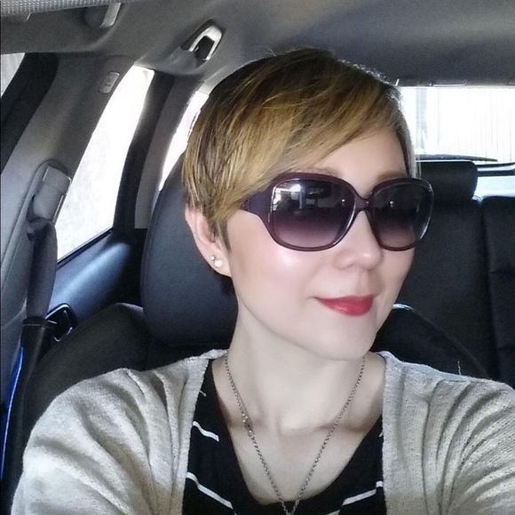 Profile Picture of Qin Xue (@lydiaqinxue) on Poshmark