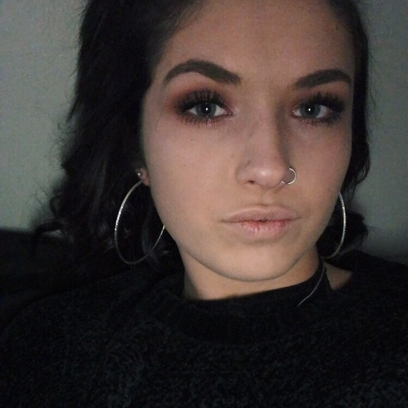 Profile Picture of Skylar Ryan (@skylarryann) on Poshmark