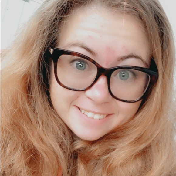 Profile Picture of Breanna Shawley (@bebobaggins) on Poshmark