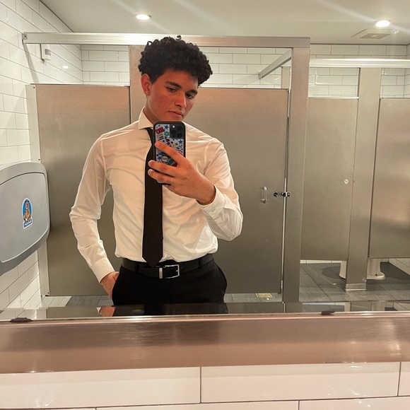 Profile Picture of Adam Roman (@adam_r5) on Poshmark