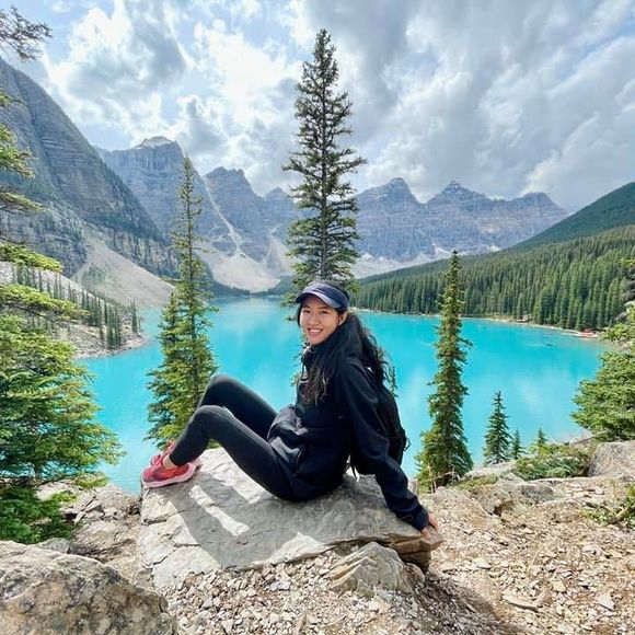 Profile Picture of Yichen He (@yeeterss) on Poshmark