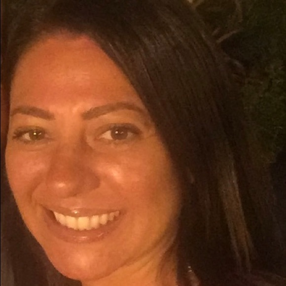 Profile Picture of Julia Lapalme (@julia_lapalme) on Poshmark