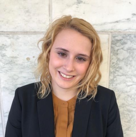 Profile Picture of Kate Hettenbach (@katehettenbach) on Poshmark