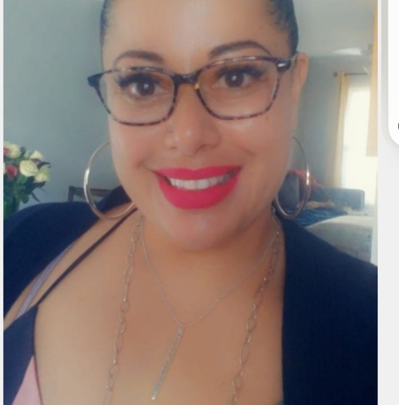 Teresa Giraldez - Poshmark Profile Picture of Teresa Giraldez (@tgiraldez) on Poshmark