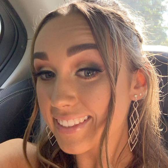 Tempest Mischewski - Poshmark Profile Picture of Tempest Mischewski (@tmischewski) on Poshmark