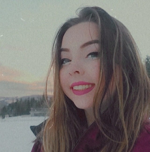 Profile Picture of Bryana Rollinson (@bryanax) on Poshmark