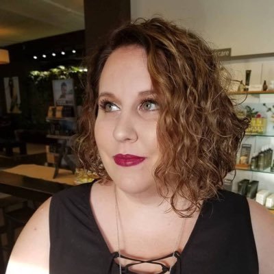 Profile Picture of Elizabeth Roach (@earoach) on Twitter