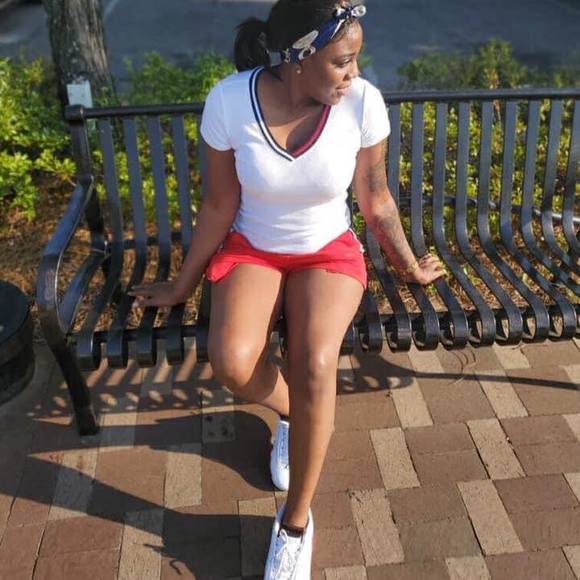 Profile Picture of Commaleta Baity (@commaleta2017) on Poshmark