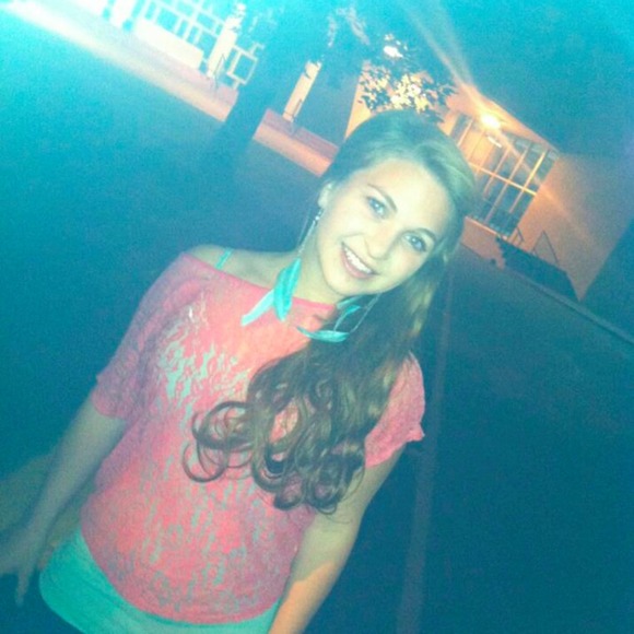 Profile Picture of Molly Aharoni (@aharonim90) on Poshmark