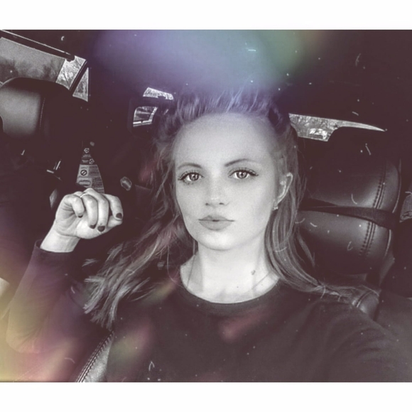 Profile Picture of Mckenzie Stockmann (@mck_stock25) on Poshmark