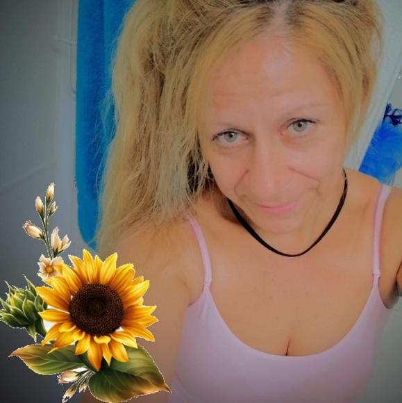 Profile Picture of Sonia David (@soniadavid948) on Poshmark