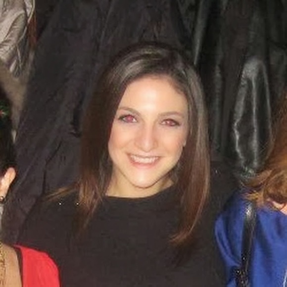 Profile Picture of Risa Bisagni (@rgbis) on Poshmark