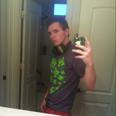 Profile Picture of Ken Fenton (@KenskiKf) on Twitter