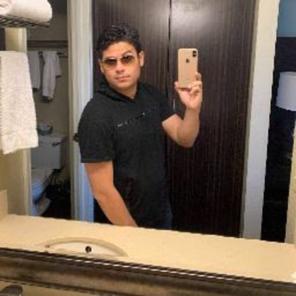 Profile Picture of Carlos Caldera (@carloscalder132) on Poshmark