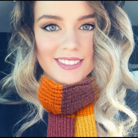 Profile Picture of Jacqueline Gibbs (@dhurrrrr) on Poshmark