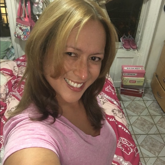 Profile Picture of Jessica Pinales (@jpinales187) on Poshmark