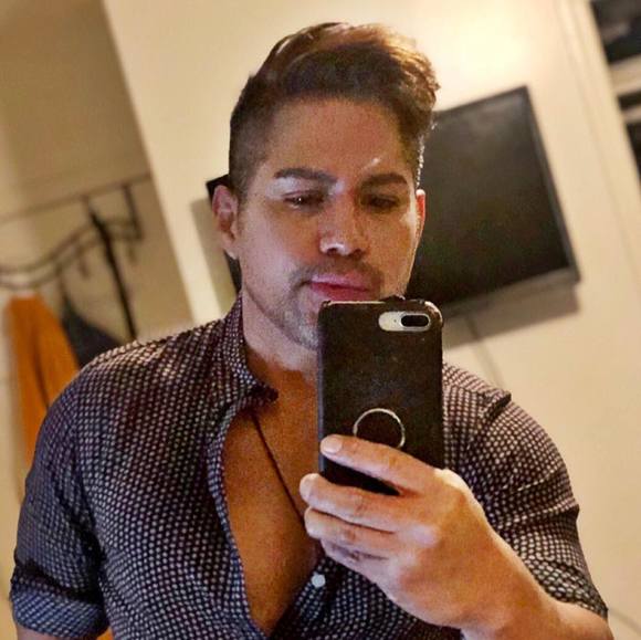 Profile Picture of Carlos m Arones (@carlosarones80) on Poshmark