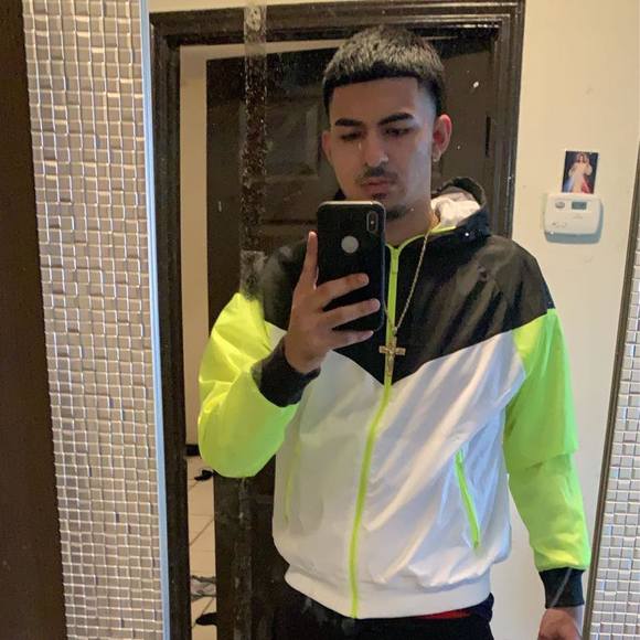 Profile Picture of Christopher Lopez (@christopherl536) on Poshmark