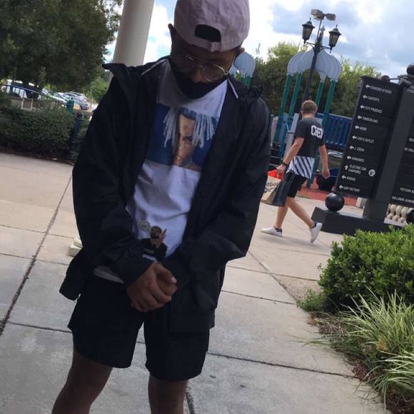 Profile Picture of Domingo Lucas (@domingo_lucas) on Poshmark