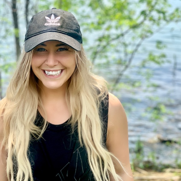 Profile Picture of Meghan Wiacek (@meghles22) on Poshmark