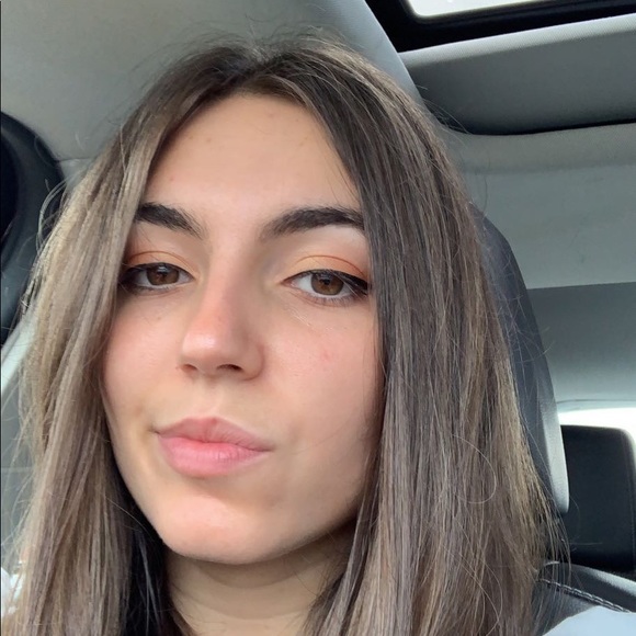 Profile Picture of Jackie Hilbert (@jackiehilbert) on Poshmark