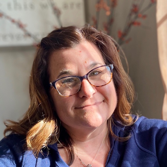 Michelle Cordaro - Poshmark Profile Picture of Michelle Cordaro (@michellecordaro) on Poshmark