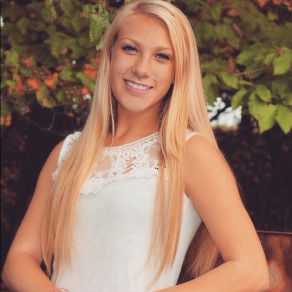 Profile Picture of Emily Weltmer (@emilyweltmer) on Poshmark