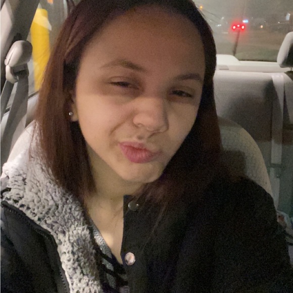 Profile Picture of Brianna Bizzell (@echo13578) on Poshmark