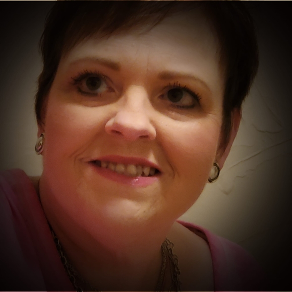 Profile Picture of Rhonda Collinsworth (@mimirue) on Poshmark