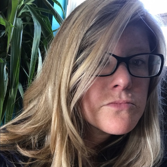 Profile Picture of Amanda Hackley (@amandahackley) on Poshmark