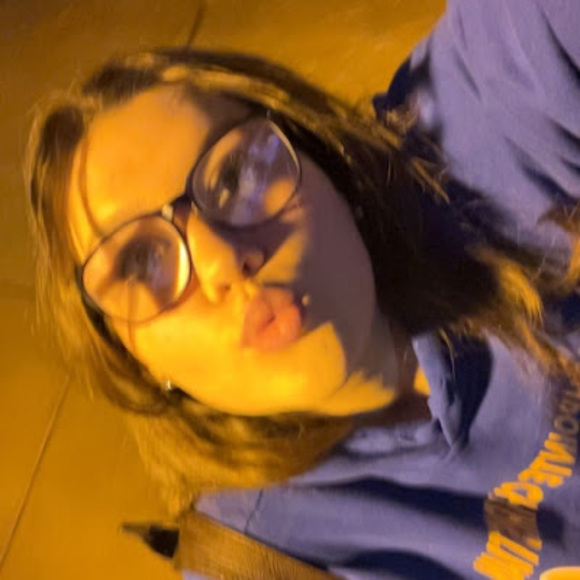 Profile Picture of Angel Gabrick (@cajamgapple) on Poshmark