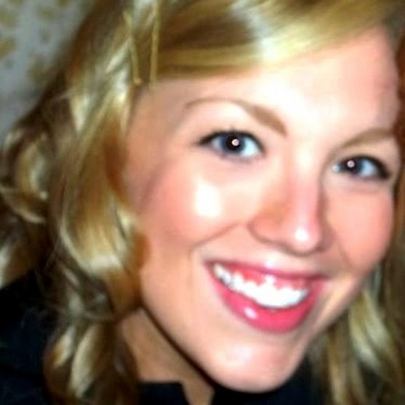 Profile Picture of Victoria Verkamp (@victoriafreese) on Poshmark