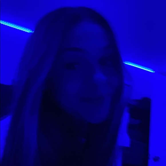 Brenna Wright - Poshmark Profile Picture of Brenna Wright (@brennawright_) on Poshmark