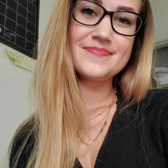 Profile Picture of Annie Topoleski (@annaabelle_) on Poshmark