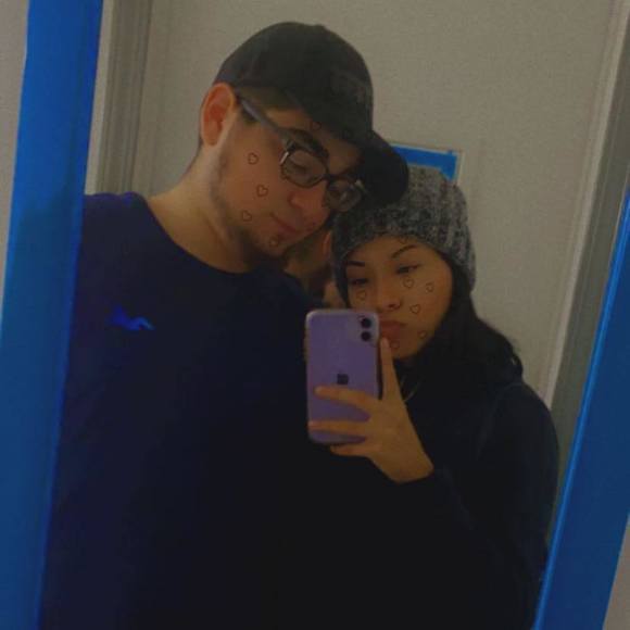 Profile Picture of Kimberly Cedeno (@kimberly_cedeno) on Poshmark