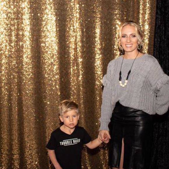 Profile Picture of Rachel Vanderzwaag (@drzwaag) on Poshmark