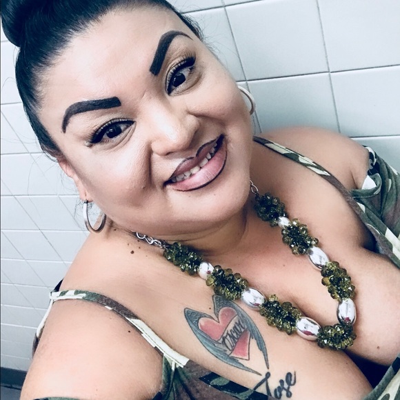 Profile Picture of Miriam Navaro (@miriam0908) on Poshmark