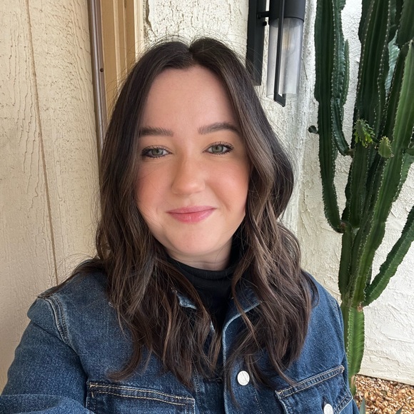 Profile Picture of Becky Brueckmann (@rlgallacher) on Poshmark