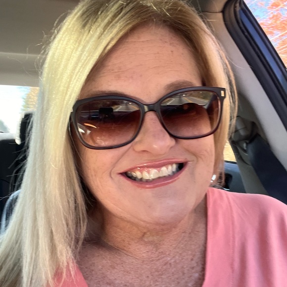 Profile Picture of Paula Samples (@psamples14) on Poshmark