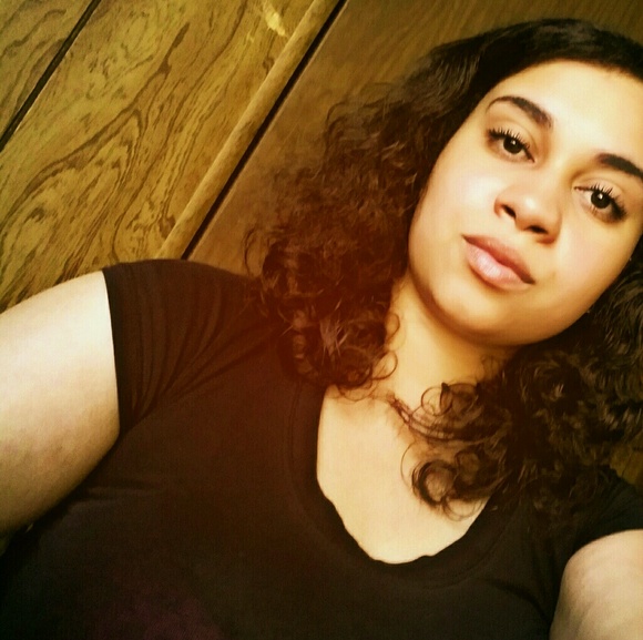 Profile Picture of Tiffany Laurendeau (@tifflatia) on Poshmark