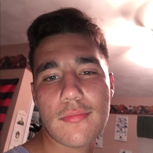 Profile Picture of Robert Watson (@3_watson) on Poshmark