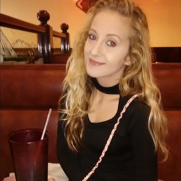 Profile Picture of Jasmine Richards (@jasminegail98) on Poshmark